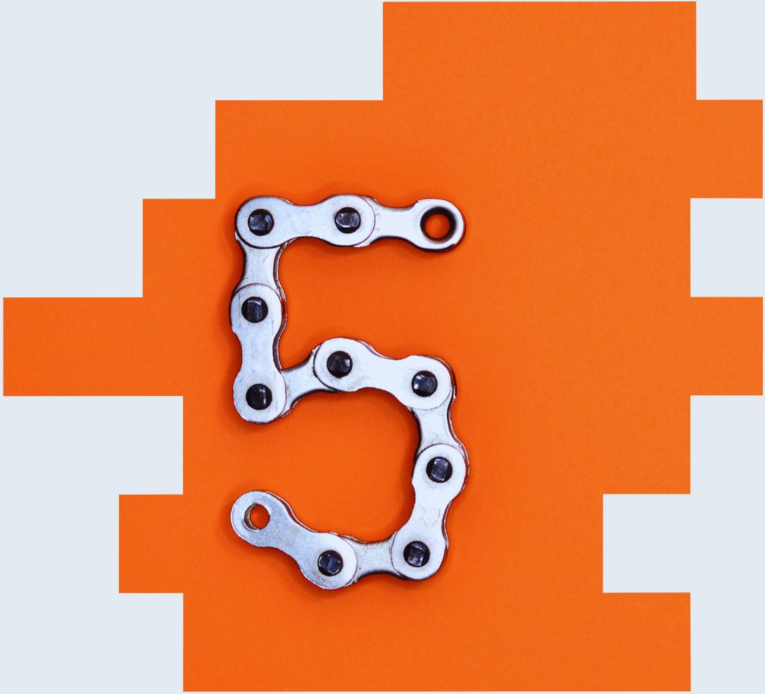 An image of a chain that is shaped to look like the number five which represents the 5 shift system and how it is key to how an organisation functions